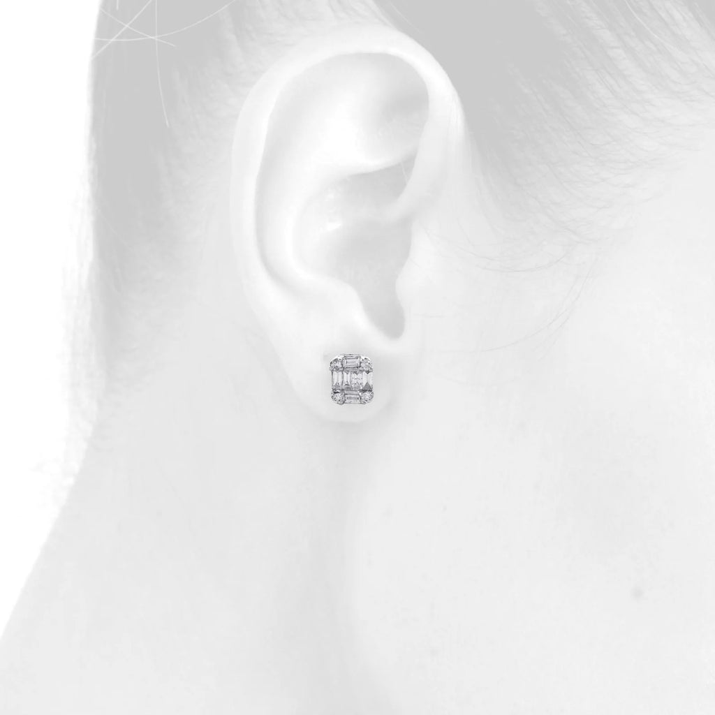 14K White Gold Diamond Stud Earrings J8154