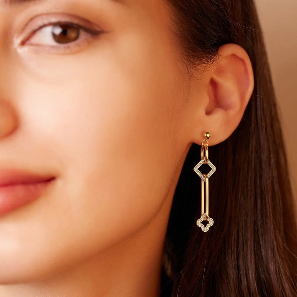 9k Yellow Gold Drop & Dangle Earrings Q5857