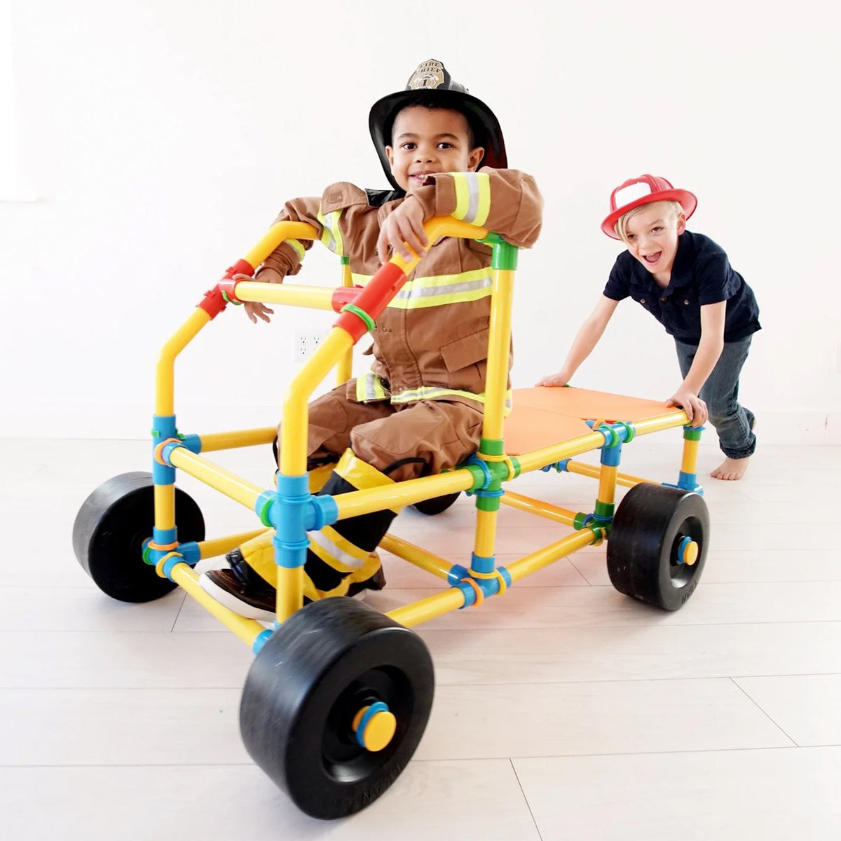 220 Piece Building and Construction Toy Set with Storage Bag D8646