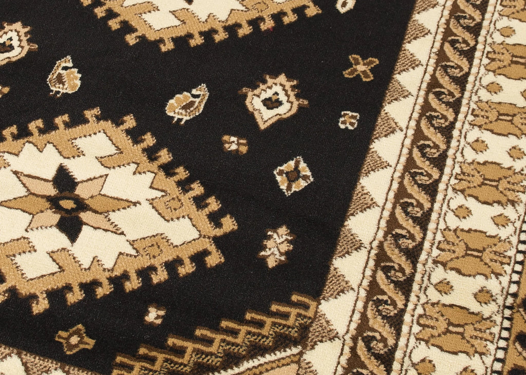 Black Bordered Area Rug H9354