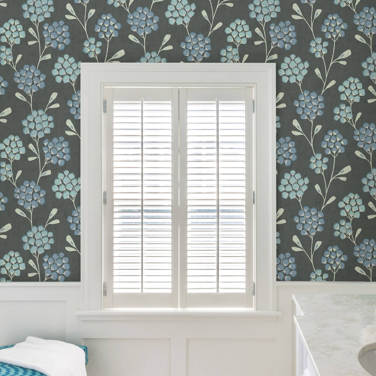 Graphite Scandi Flora Wallpaper Z87170