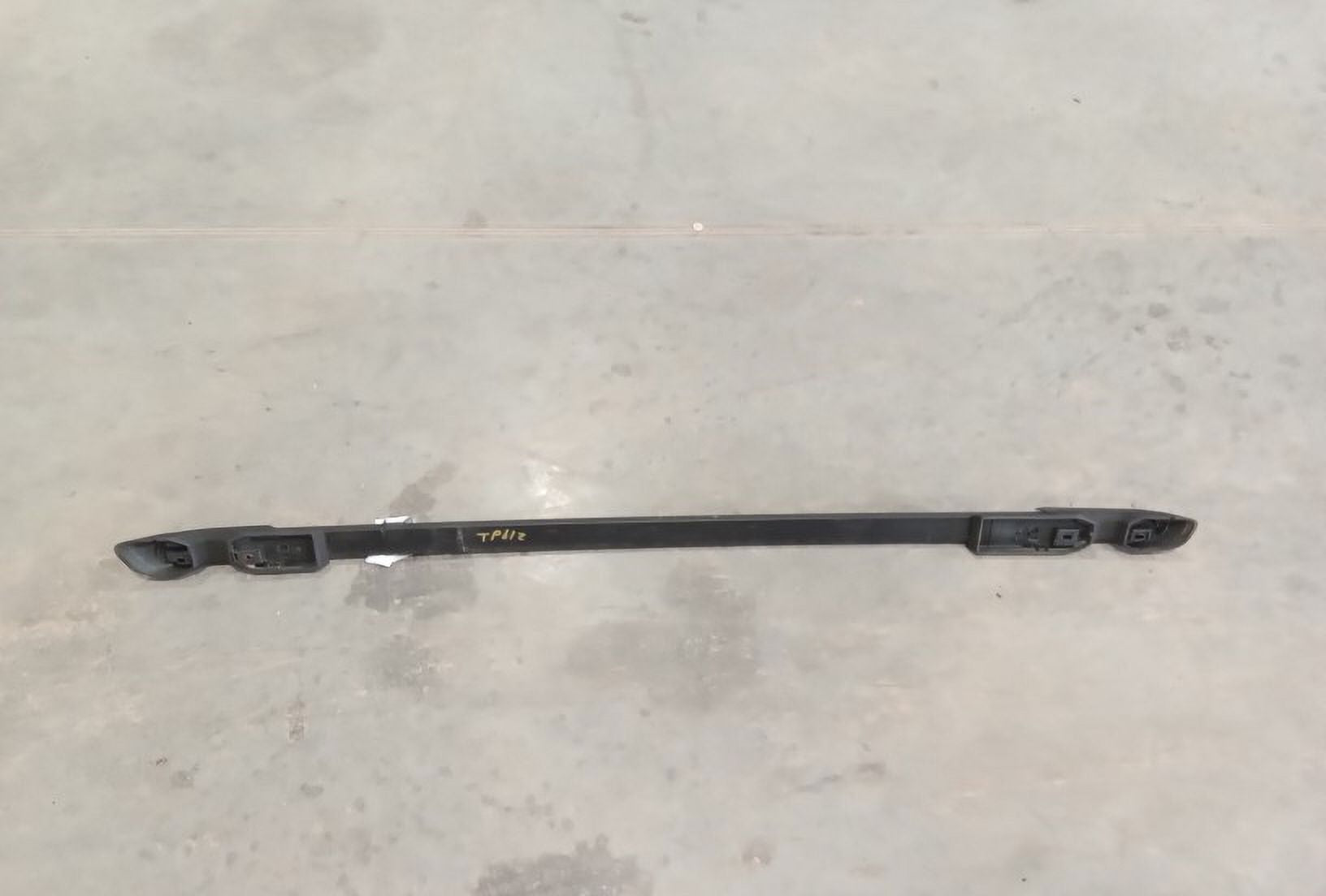 Right Side Roof Rack Rail Z480